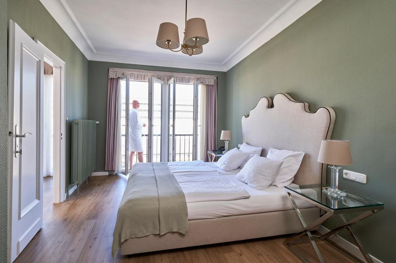 Hotel Monopol - Station 4*