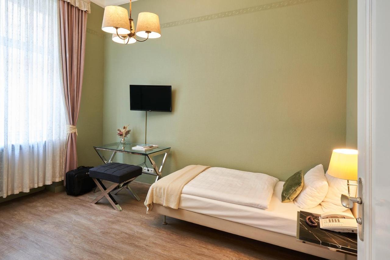 Monopol - Station Hotel