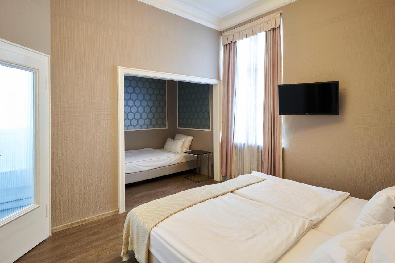 Hotel Monopol - Station