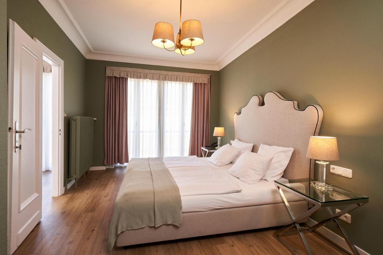 Monopol - Station Hotel
