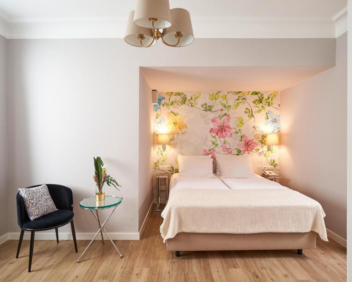 Hotel Monopol - Station 4*