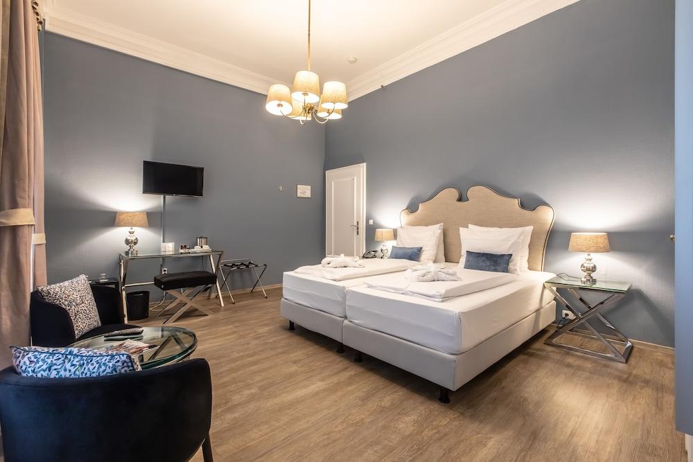 Hotel Monopol - Station 4*
